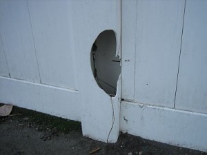 vinyl-fence-broken-and-damaged-materials brittle PVC railing