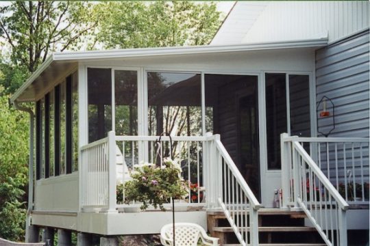 Grand Vista Sunroom Combine with Aluminum Railing