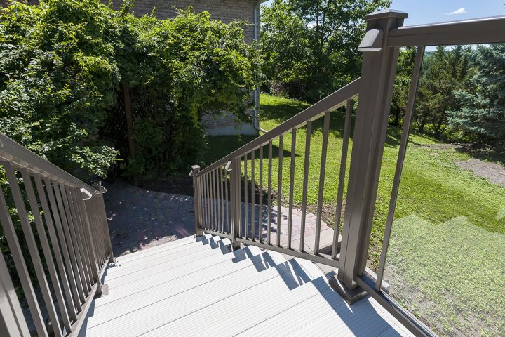 The Benefits of Powder-Coated Aluminum Deck Railings